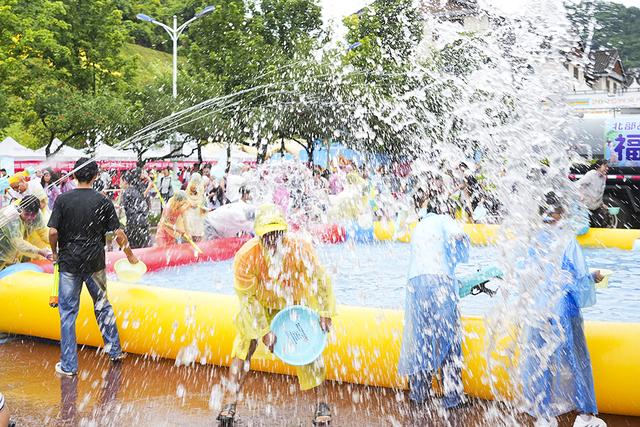 兴义阳光谷泼水节：点燃夏日激情 共赴清凉之约