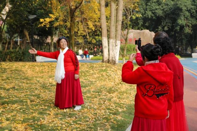 峨眉这座大型公园“满月”啦，好玩到停不下来！