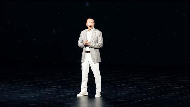 刚刚，荣耀整了个大活，掏出机器人手机！发最强AI搭子