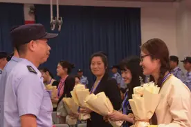 “清”风拂心田   “廉”花绽芬芳图片