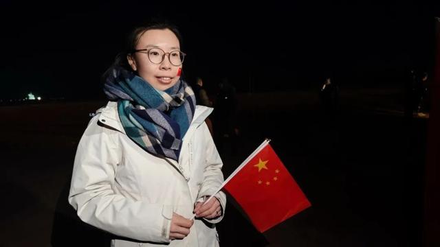 神舟二十一号成功发射 北京交通⼤学附属⼩学师生现场观礼