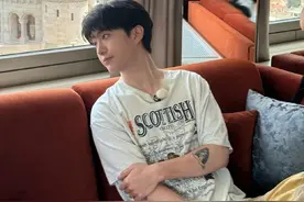 热搜爆了！范丞丞方回应恋情传闻：抵制偷拍图片