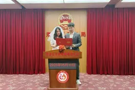 婚姻登记“全国通办”首日！海淀这一幕超甜图片