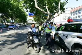 高考情报站|糊涂考生记错开考时间，济南交警及时护送顺利参考！图片