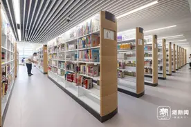 浙江温岭新图书馆开放体验 市民假期打卡文化新地标图片