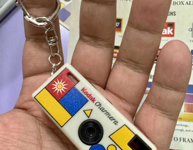 200块的塑料盲盒，怎么成了当下最火的“出片神器”