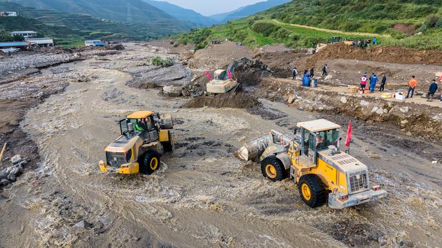遇水搭桥 逢石开路