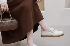 这个春天疯狂出镜的懒人鞋，1秒出门，上脚太舒服啦！户外还可备个越野鞋，防滑透气，就是一个帅字图片