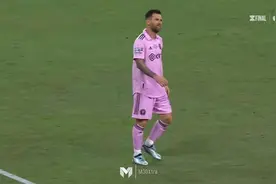 马丁内斯抢了梅西的射门，梅老板随后手势比划：你应该这样...图片