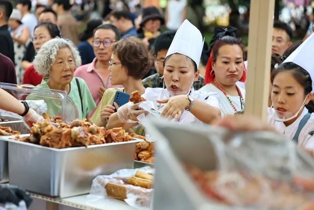 持续火爆！新民大街的创意玩法太多了！