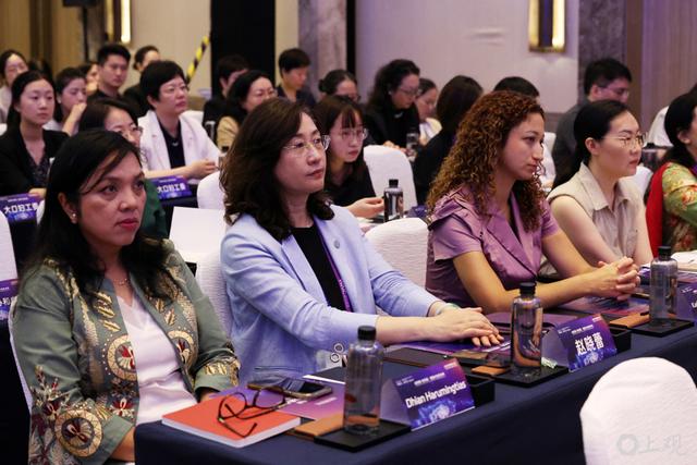 城事｜现身人工智能大会，王兴兴连说“我现在好忙，后面事好多”