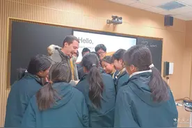 中外文化交融碰撞 军山中学迎来外教精彩课堂图片