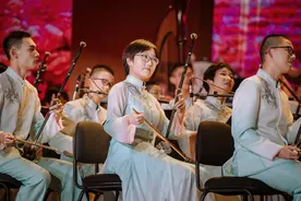 3大篇章、16个节目，济南市历城二中2025新年晚会传递“爱的箴言”图片