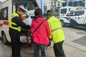 沪浙联动 松江交警疾驰60公里护送120急救车图片