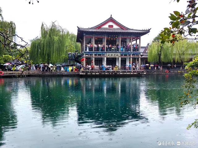 双节拍 | 雨中五龙潭，双节游园韵