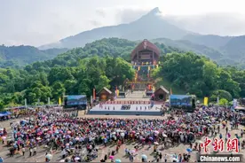 海南五指山“三月三”举行祭祀袍隆扣大典图片