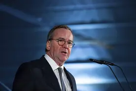 德国国防部长抵达基辅进行访问 行前未做预告图片