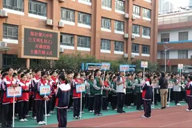 临沂第六中学举行“让文明之花开遍校园”主题升旗仪式图片
