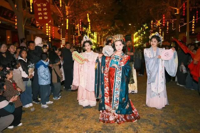 “银”客天下 “杏”福秦州丨天水黄金大道汉服节活动华彩启幕