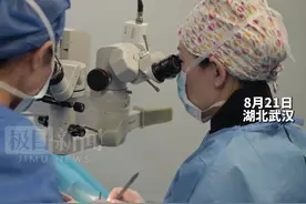 黑眼珠变白眼珠，唐氏综合征患儿患上致盲性眼病图片