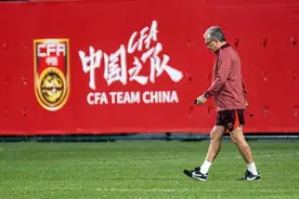 国足主力阵容浮出水面，“要尽快忘记上一场失败”图片