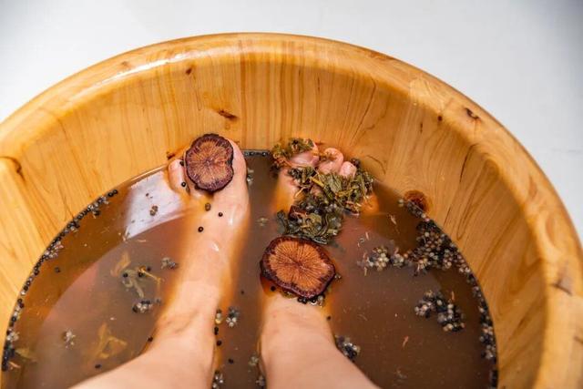 看似养生实则伤身！秋季泡脚牢记这7点