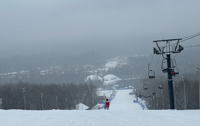 发现最美铁路·穿越林海雪原 | 沈白高铁首迎冰雪季 长白山站冬季单日客流创历史新高
