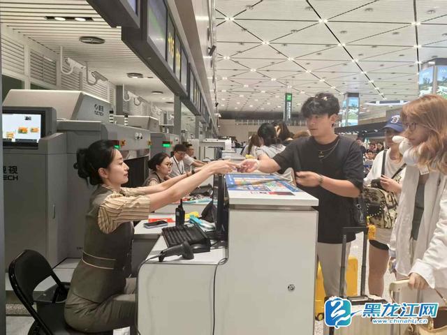 大湾区航空哈尔滨至香港航班首航成功 架起两地空中新桥梁