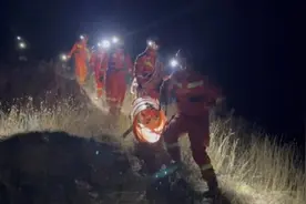 牧羊人夜间放羊坠落百米深沟，“天降”消防紧急营救图片