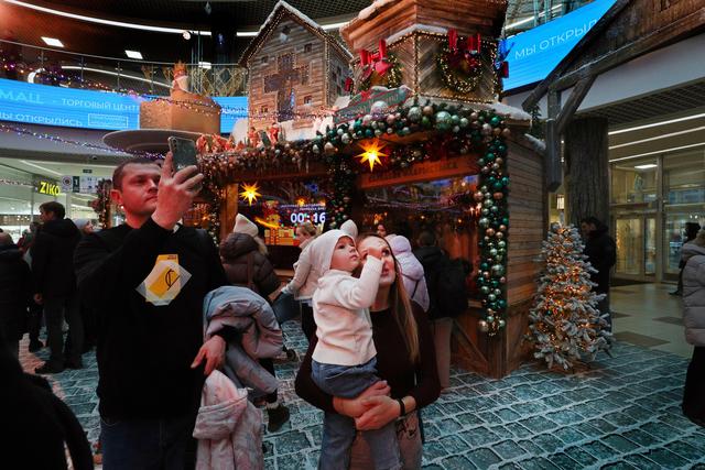 白俄罗斯“新年童话镇”节日氛围浓