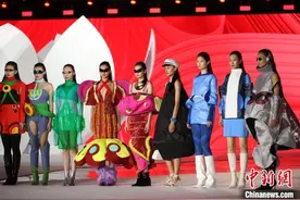 “中国西装名城”大连普兰店举行2024大连时装周普兰店时尚之夜图片