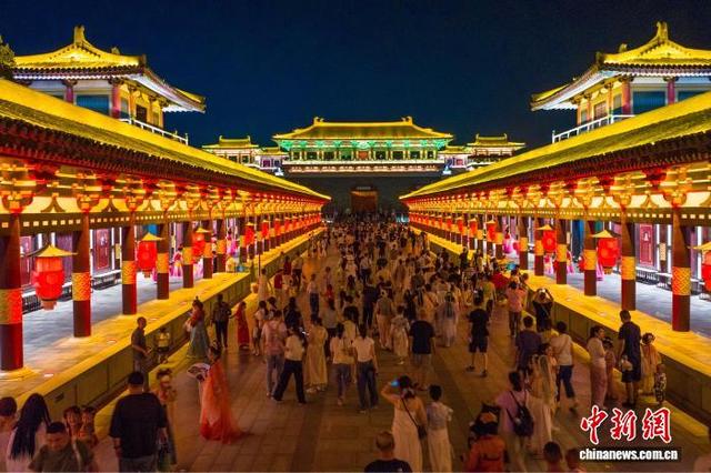 （活力中国调研行）感受唐风雅韵 湖北襄阳唐城打造夜游“新玩法”