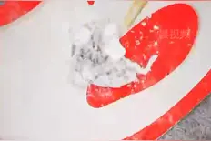 儿童品牌面粉中现疑似老鼠异物 ，秋田满满称排除生产线带入可能图片