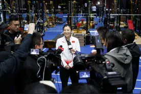 中国短道队主帅张晶：对标米兰 期待队伍更加敢打敢拼图片
