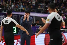 山东男篮今日集结备战新赛季，邱彪：选拔青训好苗子是今夏重点图片