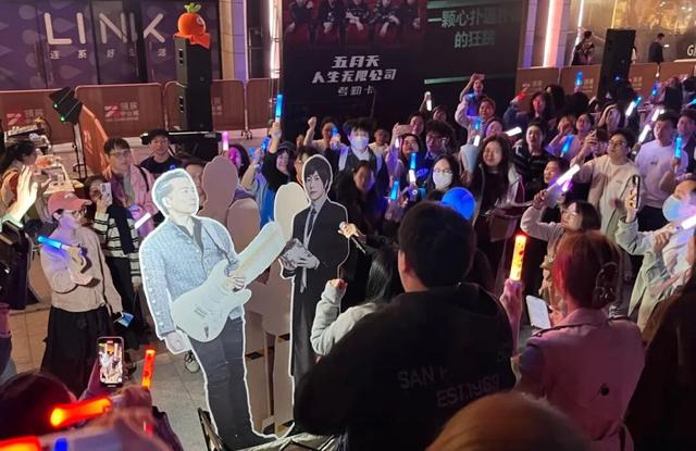 吃喝玩乐+隐藏福利！五月天演唱会广州南沙站官方市集来啦→