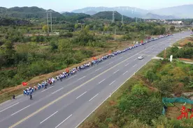 江华一中：开展“重走长征路”活动图片