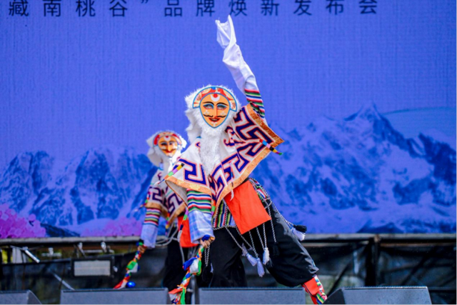 深圳人在几千里外弄了个“桃花谷”？！