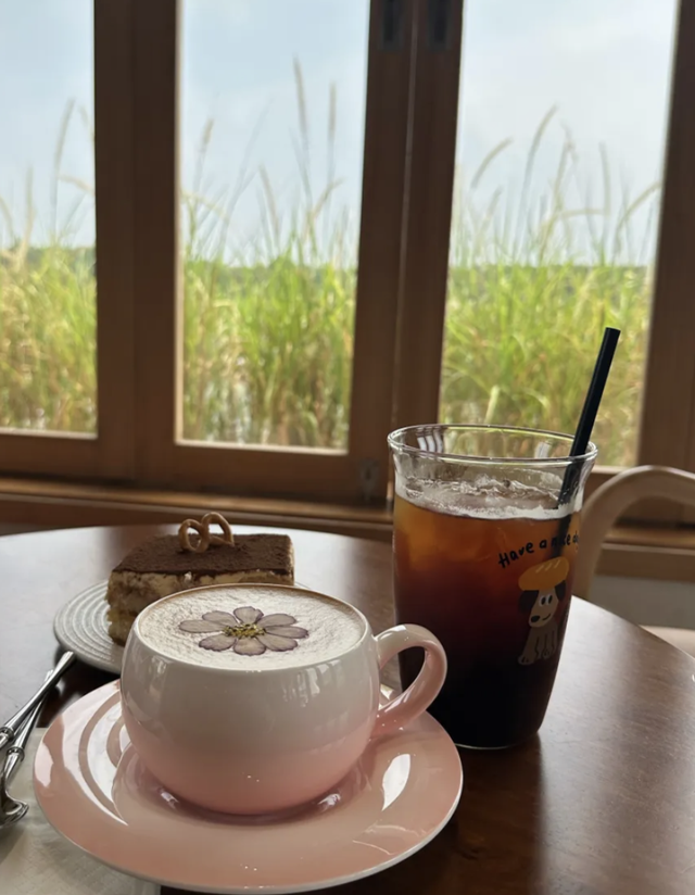 稻浪+咖啡的限时CP，这份美景错过等一年