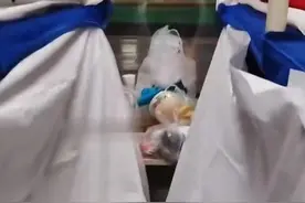 “下铺挂帘不让坐”引争议，这样做合理吗？专家解读图片