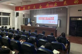 望江县古炉初级中学举办女生心理和生理健康知识讲座图片