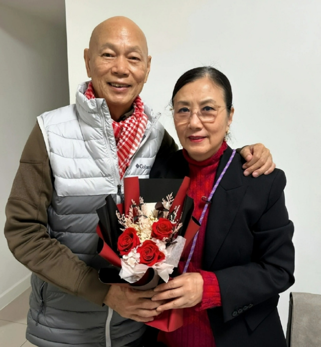 知名男演员被曝在杭州景区打工！网友：状态比我好！此前自曝4次患癌