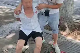 成都警方通报男子入室行窃进门先拿桌上水果刀图片