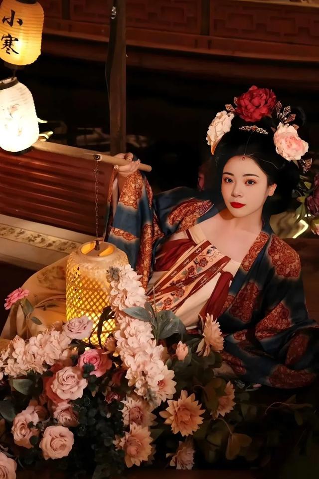 魔镜旅拍、长安雪造所、Q面包、曲江华物文创上新……不夜城开启穿越盛唐新玩法～