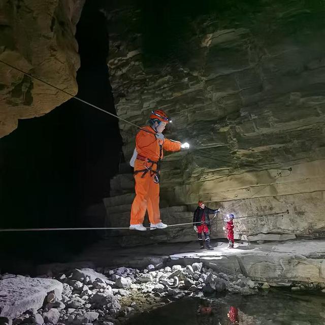 探洞+攀岩+漂流！探秘地心奇境，来十二背后开启一场亲子奇幻之旅