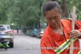 又现“扫地僧”！飙英语的环卫大姐火了图片