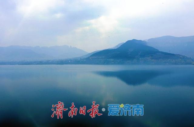 一年四季 泉在济南丨雨后卧虎山水库  宛如水墨画