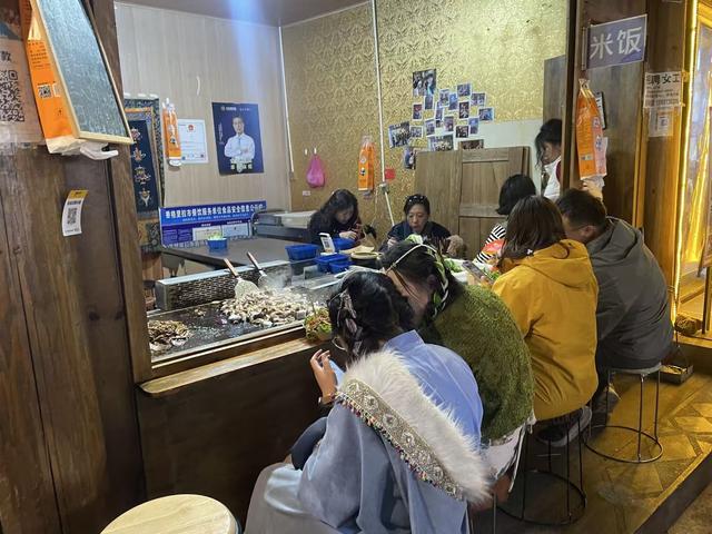 商业秘密｜日收入可达万元？揭秘旅拍产业背后的乱象与“雷点”
