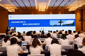 成都造首批自动驾驶公交车正式亮相图片