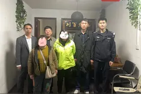 女子在外流浪一年多，民警助她与亲人团聚图片